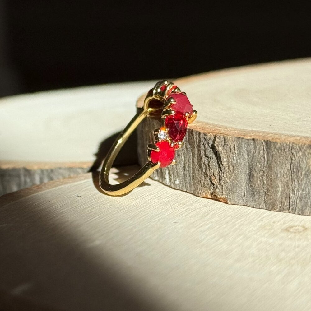 Red Gemstone Cluster Gold Ring size 6